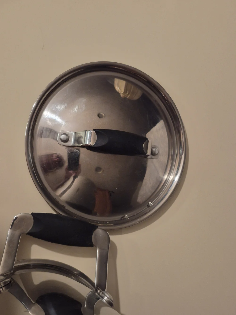 Oneida Stainless Steel Stock Pot with Black Handles and Lid 9.5 Tall